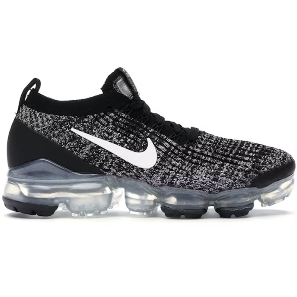 Women’s Nike Air VaporMax Flyknit 3 Oreo Size 9.5